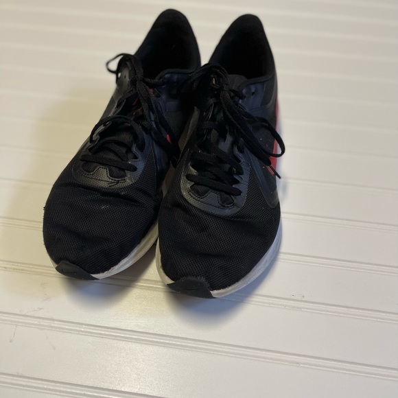 Red nike running shoes. Size 11.5 - Picture 4 of 6